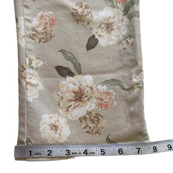 🚫SOLD🚫NWT Gloria Vanderbilt Amanda Floral Capri Pants Women’s Size 10 Stretch - Picture 11 of 13